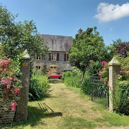 Le Petit Manoir Bed & Breakfast Isigny-le-Buat Екстериор снимка