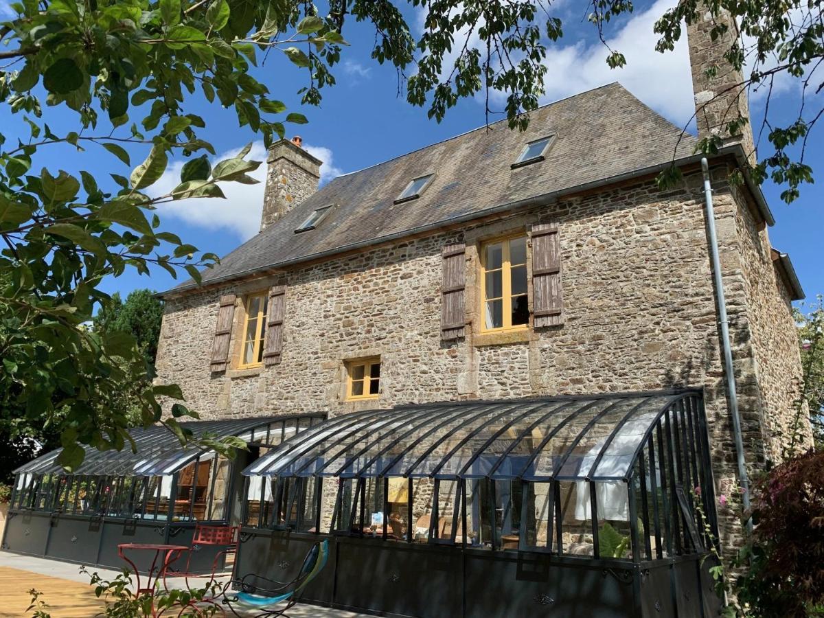 Le Petit Manoir Bed & Breakfast Isigny-le-Buat Екстериор снимка