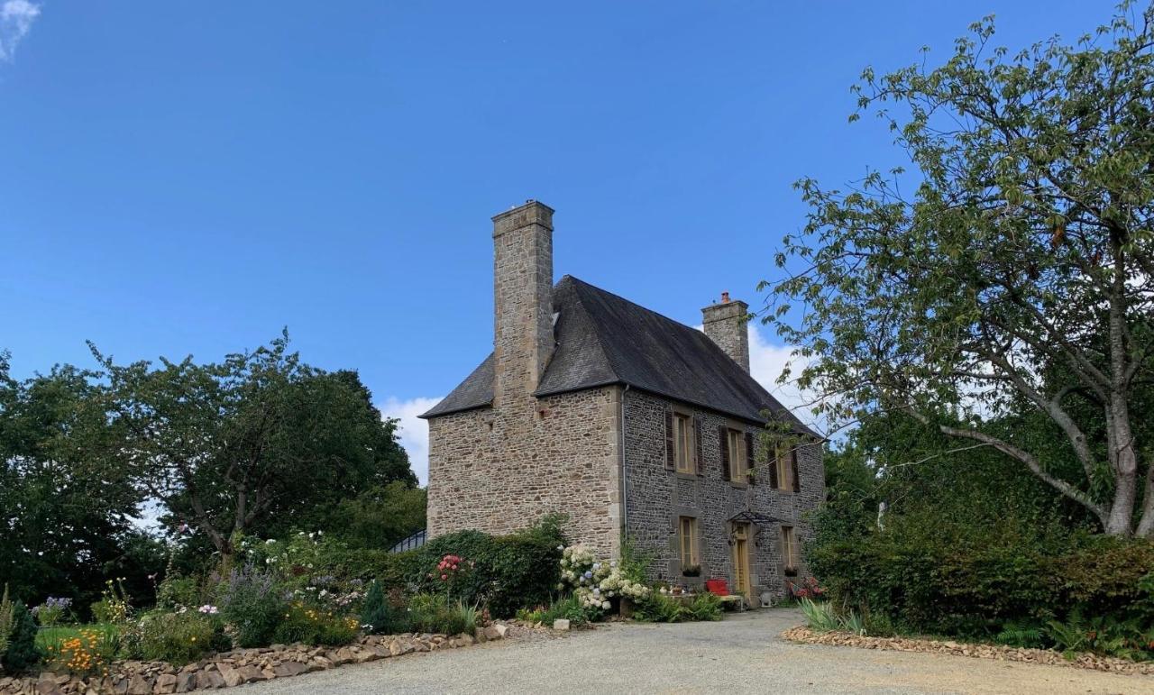 Le Petit Manoir Bed & Breakfast Isigny-le-Buat Екстериор снимка