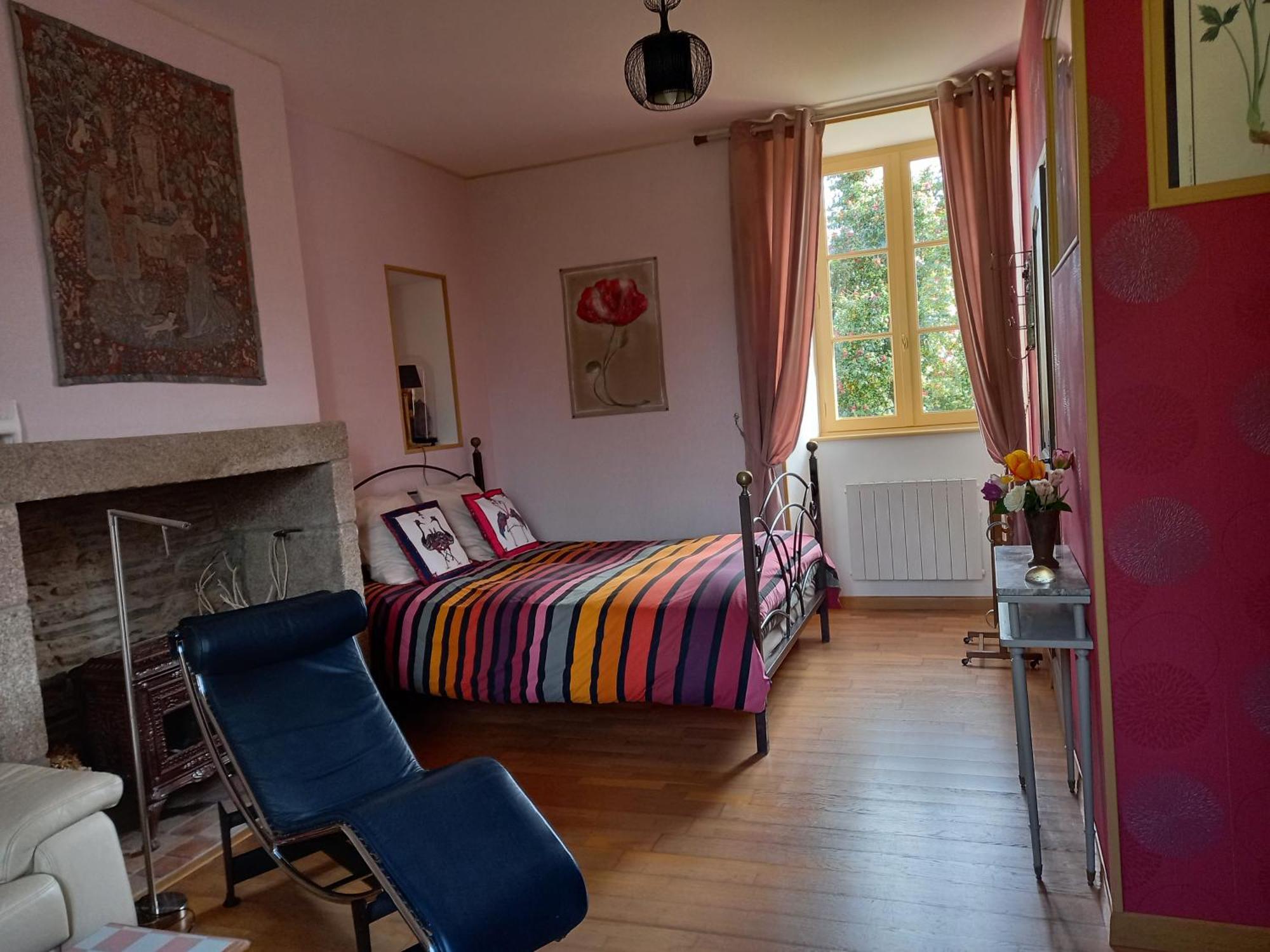 Le Petit Manoir Bed & Breakfast Isigny-le-Buat Екстериор снимка