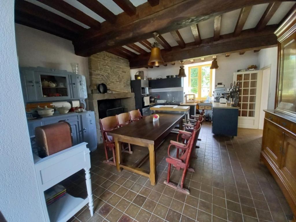 Le Petit Manoir Bed & Breakfast Isigny-le-Buat Екстериор снимка
