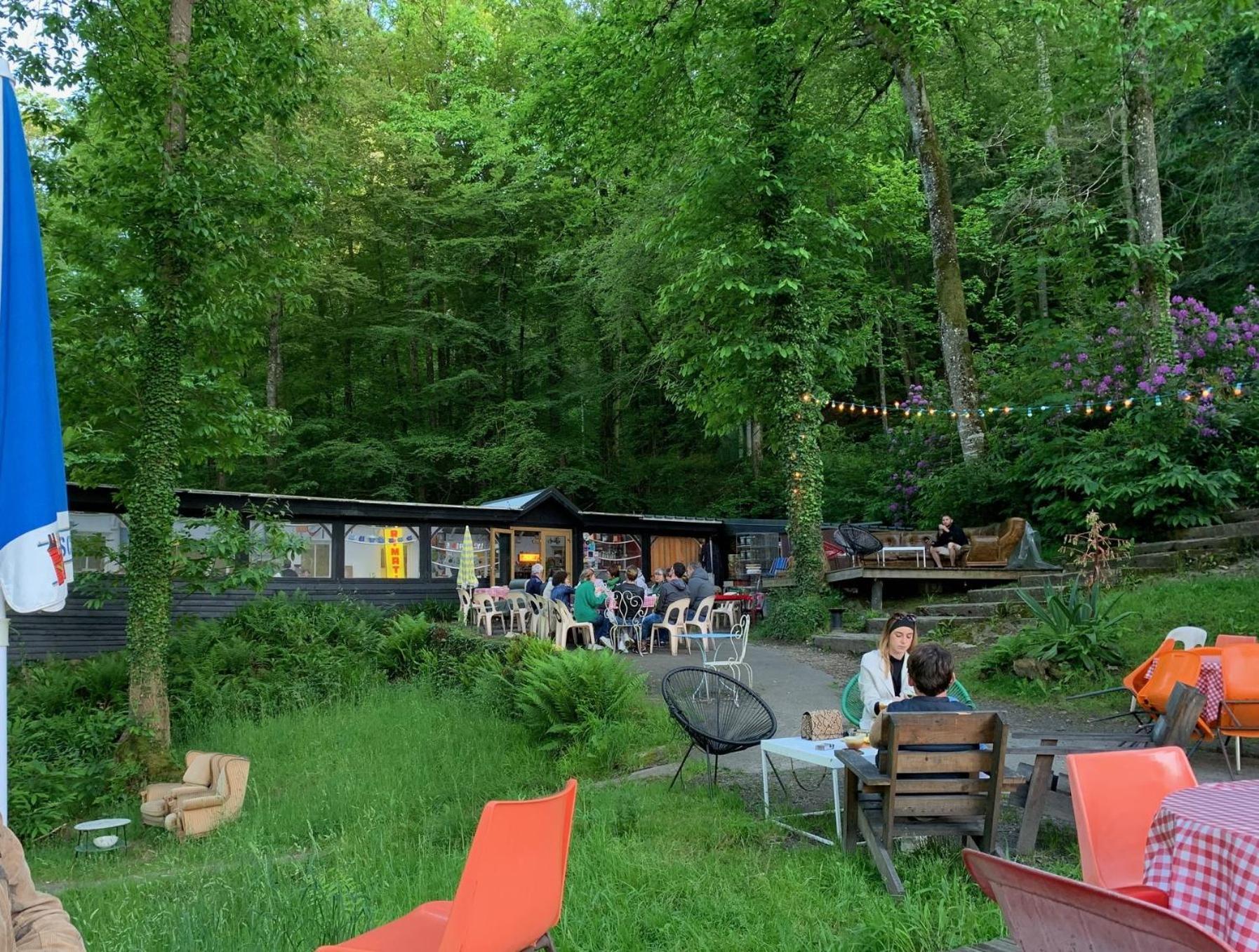 Le Petit Manoir Bed & Breakfast Isigny-le-Buat Екстериор снимка