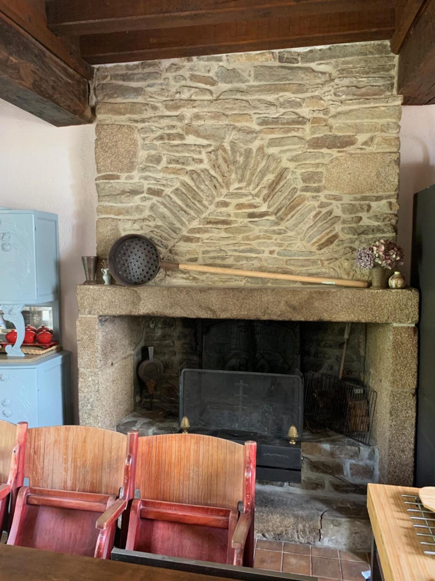 Le Petit Manoir Bed & Breakfast Isigny-le-Buat Екстериор снимка